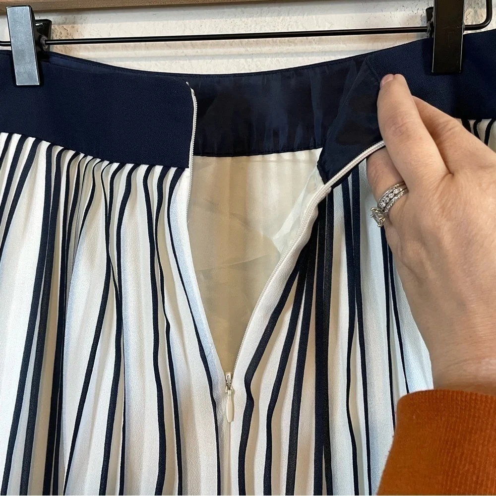 J. Crew Sunburst Chiffon Pleated Navy Blue & White Stripe Skirt B8227 Size 4